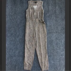 Banana Republic sleeveless v-neck wrap style top leopard print jumpsuit size 6